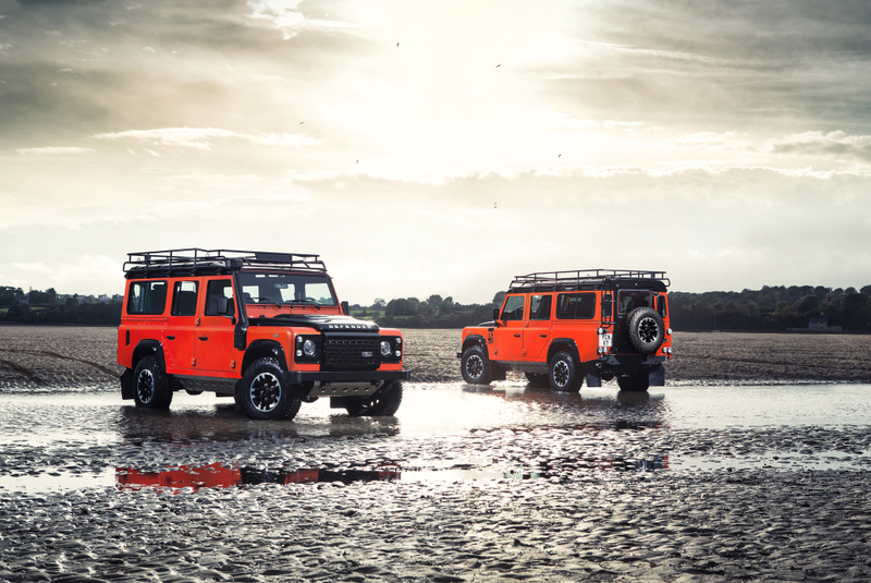 Illustration for article titled A Gigantic Sand Drawing Is How Land Rover Said Farewell To The Defender